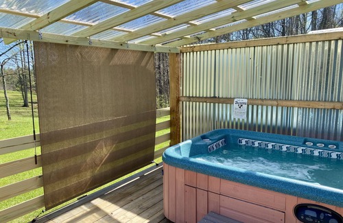 Flat Rock Cabin | Cozy Cub Getaway Pet Friendly Peaceful Vibes