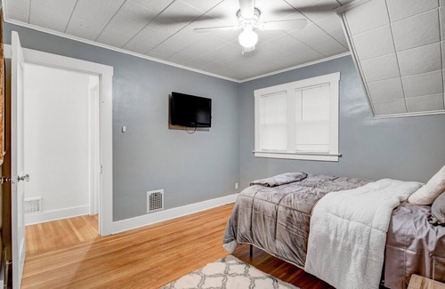 Southside House | Cozy Cuse home close to downtown and University