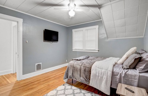 Southside House | Cozy Cuse home close to downtown and University