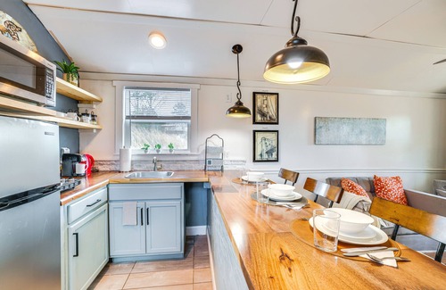 Decatur Cabin | Cozy Decatur Cabin w/Views ~ 1 Mi to Riverfront!