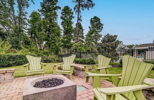 Columbia Apartment | Cozy deluxe apartment in Columbia min. away from restaurants & shopping centers.
