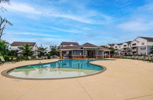Columbia Apartment | Cozy deluxe apartment in Columbia min. away from restaurants & shopping centers.