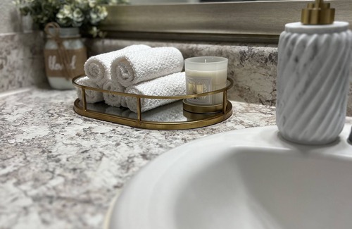 Columbia Apartment | Cozy deluxe apartment in Columbia min. away from restaurants & shopping centers.