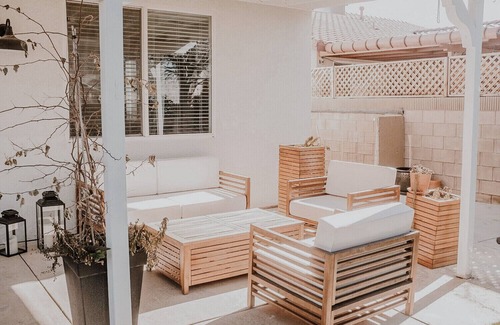 Lancaster House | Cozy desert getaway