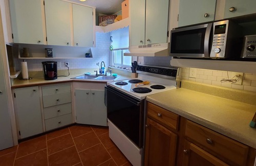 Crystal River House | Cozy Dockside Shack & Tiki Lounge + Private Boat Ramp & Dock!