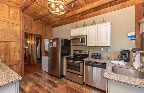 Thayerville House | Cozy Dog Friendly Cabin w/Hot Tub & Lake Access