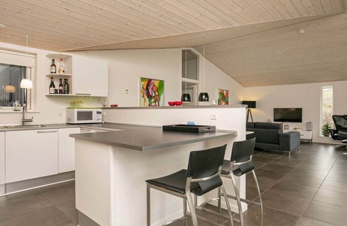 Skals House | Cozy Dog-Friendly Cottage near Coast-By Traum