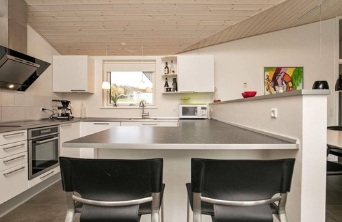 Skals House | Cozy Dog-Friendly Cottage near Coast-By Traum