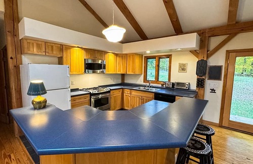 East Arlington House | Cozy dog-friendly home on 3 acres, pellet stove, deck, firepit, projector, w/d,