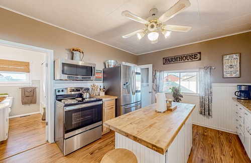 Touchet House | Cozy dog-friendly home, with W/D and a hot tub, walk to wineries next door