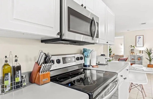 Niceville House | Cozy dog-friendly stay near white sandy beaches!