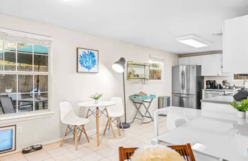 Niceville House | Cozy dog-friendly stay near white sandy beaches!