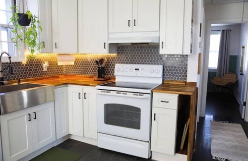 Cloverhill House | Cozy Donelson Cottage