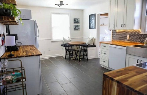 Cloverhill House | Cozy Donelson Cottage