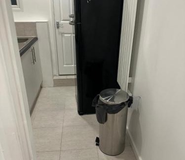 Waltham Cross Apartment | COZY DOUBLE Bedroom STUDIO With WIFI & PARKING Waltham Cross