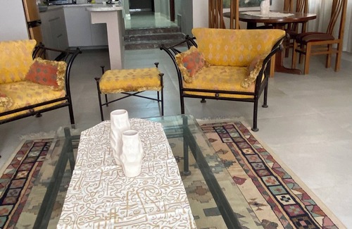 Hada'iq al-Qubbah Apartment | Cozy double Room with private bathroom in El Banfseg, Cairo with Free WiFi