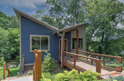 Asheville Apartment | Cozy Downstairs 2 Bedroom Suite in West Asheville