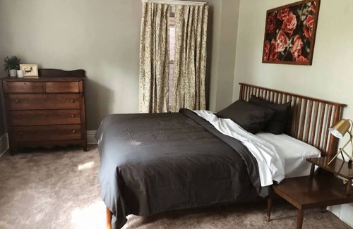 St. Joseph House | Cozy Downtown 3 Bedroom Home