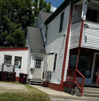 Bennington Apartment | Cozy Downtown Apartment In Bennington
