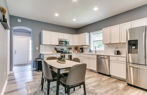 Des Moines House | Cozy Downtown Getaway