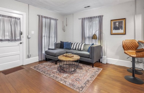 Loveland House | Cozy Downtown Hideout