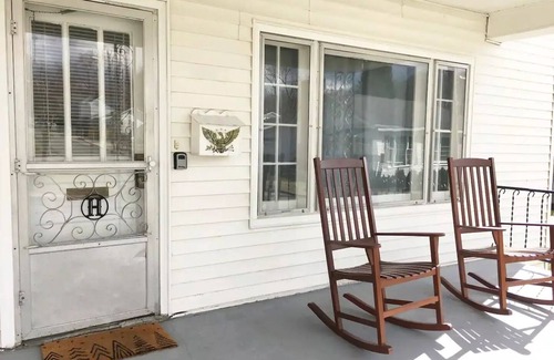 Fayetteville House | Cozy Downtown Home near NRGnn