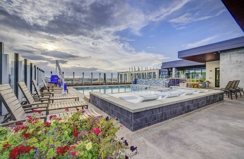 Rio Grande Apartment | Cozy Downtown Studio Apartment. Hot tub, pool, & fitness center!