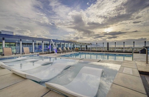 Rio Grande Apartment | Cozy Downtown Studio Apartment. Hot tub, pool, & fitness center!