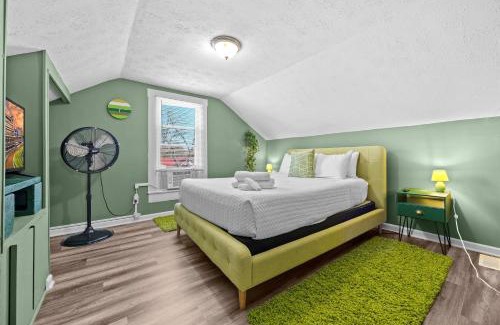Saint Joseph House | Cozy Downtown Stay w Private Backyard & Parking