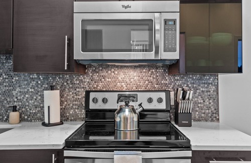 Washington Apartment | Cozy Downtown Washington Haven-Walk to Waterfront