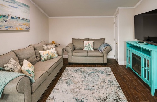 Woburn Apartment | Cozy Downtown Woburn Rental w/ Walkable Location!