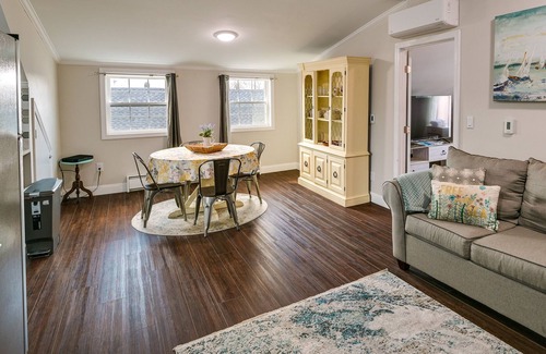 Woburn Apartment | Cozy Downtown Woburn Rental w/ Walkable Location!