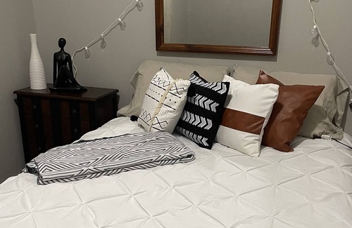 Dundee-Happy Hollow Historic District Bed & Breakfast | Cozy Dundee Getaway