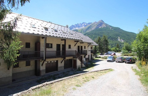 Monetier-les-Bains Apartment | Cozy Duplex with Mezzanine, Balcony & Mountain Views - Sleeps 5