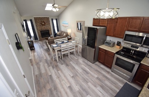 Jacksonville House | Cozy duplex Close to Base, shops, Children's Park