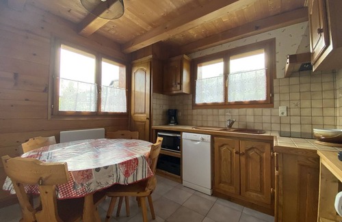 Crest-Voland Apartment | Cozy duplex for 4 in Crest-Voland, near slopes, parking, wifi