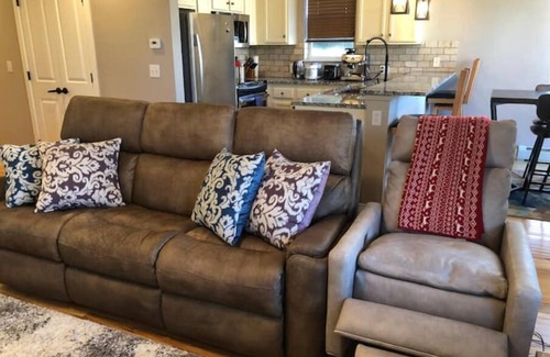 Eagle Condo | Cozy Eagle Ranch retreat walk to everything
