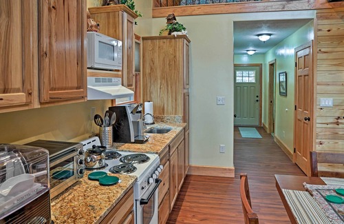 East Bernstadt Cabin | Cozy East Bernstadt Cabin w/Porch + Fishing Lake!