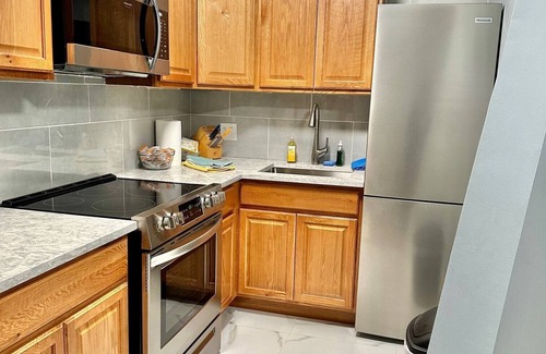 East Harlem House | Cozy East Harlem 1 bed/1 bathroom with garden patio. Perfect for remote work.