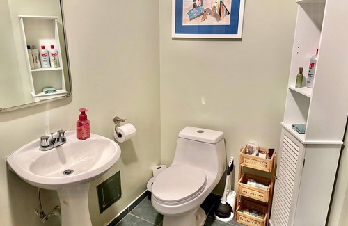 East Harlem House | Cozy East Harlem 1 bed/1 bathroom with garden patio. Perfect for remote work.