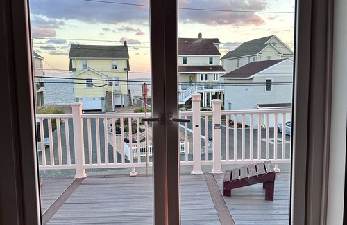 Momauguin Apartment | Cozy East Haven Apartment - Walk to Beach!