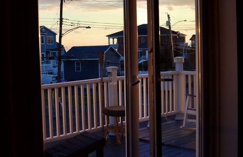 Momauguin Apartment | Cozy East Haven Apartment - Walk to Beach!