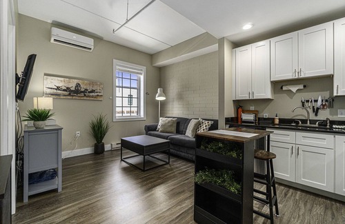 Manistee Condo | Cozy Efficiency at Downtown Manistee