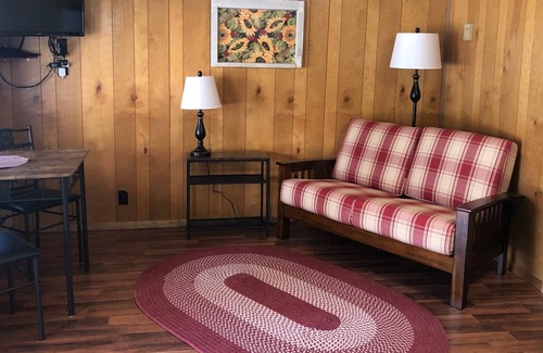 Marlinton Apartment | Cozy Efficiency Unit in Edray 5 Min to Marlinton and 20 Min to Snowshoe
