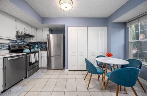 Taylor's Pond House | Cozy End Unit Townhouse 1 Mile from Downtown Cary