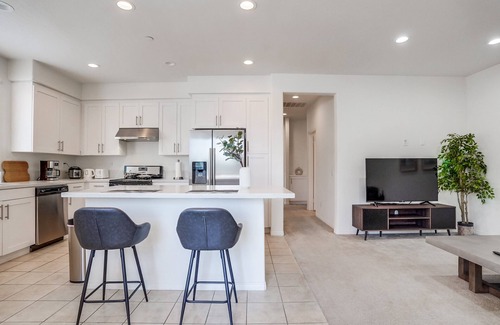 Arcadia House | Cozy Entire 2 Bedroom Townhouse