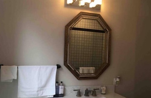 Bloomfield Apartment | Cozy Entire Apt 1 Friendship Park Free parking
