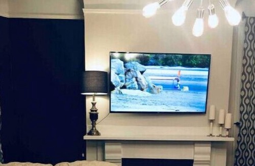 Bloomfield Apartment | Cozy Entire Apt 2 Friendship Park free parking