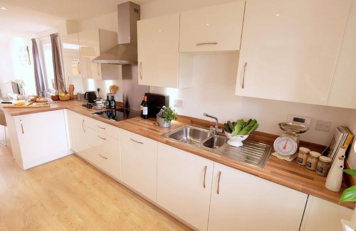 Leeds Apartment | Cozy entire home with 2 bedroom in Leeds