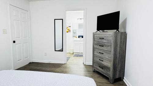 Paw Creek House | Cozy Escape, rooms in Charlotte